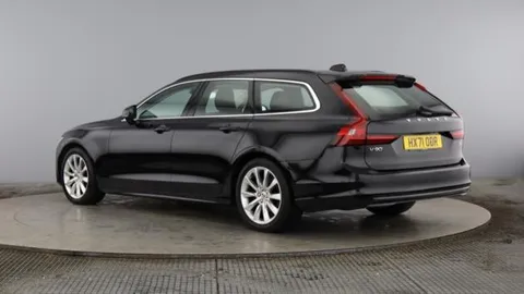 HX71ODR Volvo V90 2.0 B4P Momentum 5dr Auto Thumbnail #3
