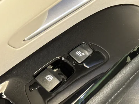 DY72VHB Hyundai Tucson 1.6 TGDi Plug-in Hybrid Ultimate 5dr 4WD Auto Thumbnail #12