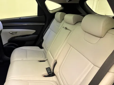 DY72VHB Hyundai Tucson 1.6 TGDi Plug-in Hybrid Ultimate 5dr 4WD Auto Thumbnail #13