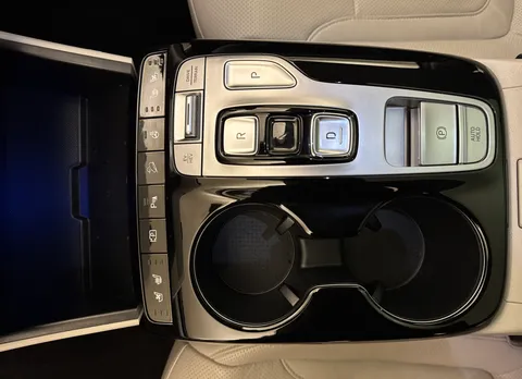 DY72VHB Hyundai Tucson 1.6 TGDi Plug-in Hybrid Ultimate 5dr 4WD Auto Thumbnail #17