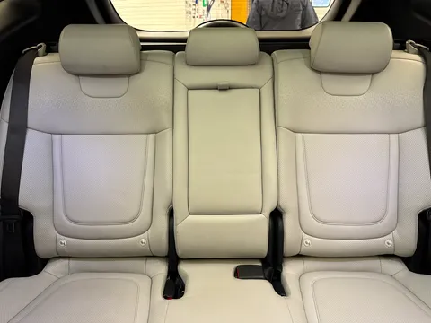 DY72VHB Hyundai Tucson 1.6 TGDi Plug-in Hybrid Ultimate 5dr 4WD Auto Thumbnail #18