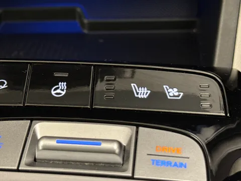 DY72VHB Hyundai Tucson 1.6 TGDi Plug-in Hybrid Ultimate 5dr 4WD Auto Thumbnail #26