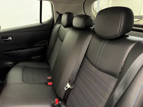 NL71XPH Nissan LEAF 110kW N-Connecta 40kWh 5dr Auto Thumbnail #13