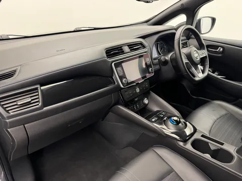 NL71XPH Nissan LEAF 110kW N-Connecta 40kWh 5dr Auto Thumbnail #15