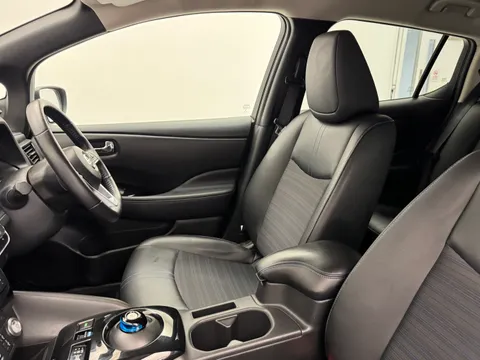 NL71XPH Nissan LEAF 110kW N-Connecta 40kWh 5dr Auto Thumbnail #16