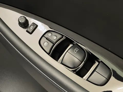 NL71XPH Nissan LEAF 110kW N-Connecta 40kWh 5dr Auto Thumbnail #23