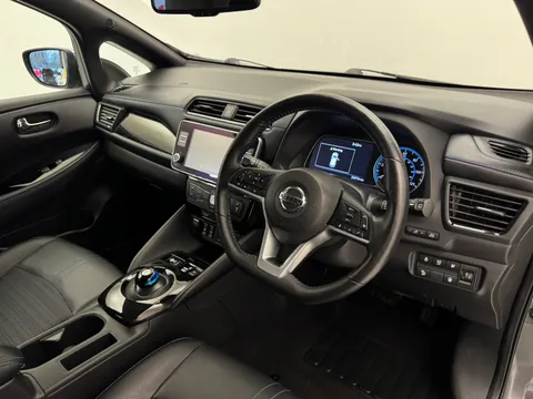 NL71XPH Nissan LEAF 110kW N-Connecta 40kWh 5dr Auto Thumbnail #24