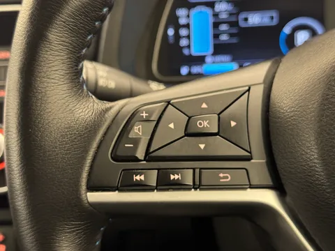 NL71XPH Nissan LEAF 110kW N-Connecta 40kWh 5dr Auto Thumbnail #25