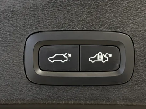 DL23BVJ Volvo XC40 2.0 B4P Ultimate Dark 5dr Auto Thumbnail #11