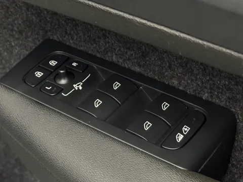 DL23BVJ Volvo XC40 2.0 B4P Ultimate Dark 5dr Auto Thumbnail #20