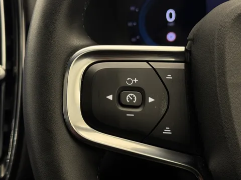 DL23BVJ Volvo XC40 2.0 B4P Ultimate Dark 5dr Auto Thumbnail #23