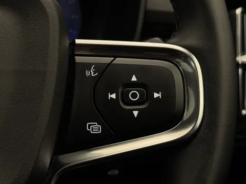 DL23BVJ Volvo XC40 2.0 B4P Ultimate Dark 5dr Auto Thumbnail #24