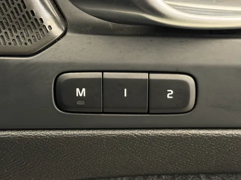 DL23BVJ Volvo XC40 2.0 B4P Ultimate Dark 5dr Auto Thumbnail #29