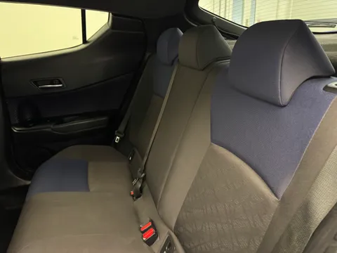 WV67ZZM Toyota C-HR 1.2T Dynamic 5dr Thumbnail #8