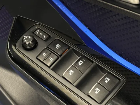 WV67ZZM Toyota C-HR 1.2T Dynamic 5dr Thumbnail #13