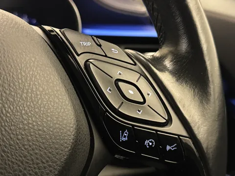 WV67ZZM Toyota C-HR 1.2T Dynamic 5dr Thumbnail #16