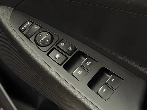 CA19NHG Hyundai Tucson 1.6 GDi SE Nav 5dr 2WD Thumbnail #16