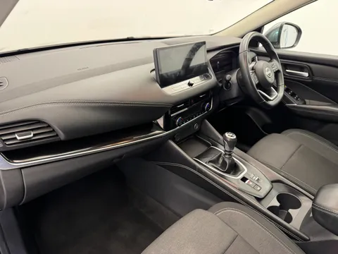 DS72SKD Nissan Qashqai 1.3 DiG-T MH N-Connecta [Glass Roof] 5dr Thumbnail #13