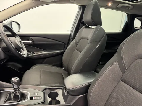 DS72SKD Nissan Qashqai 1.3 DiG-T MH N-Connecta [Glass Roof] 5dr Thumbnail #14