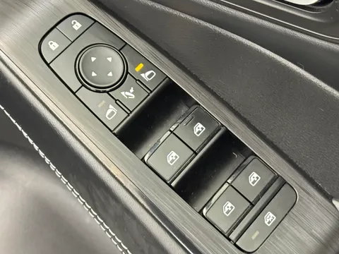 DS72SKD Nissan Qashqai 1.3 DiG-T MH N-Connecta [Glass Roof] 5dr Thumbnail #20