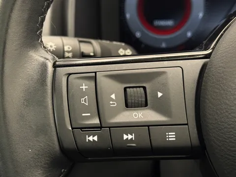 DS72SKD Nissan Qashqai 1.3 DiG-T MH N-Connecta [Glass Roof] 5dr Thumbnail #22