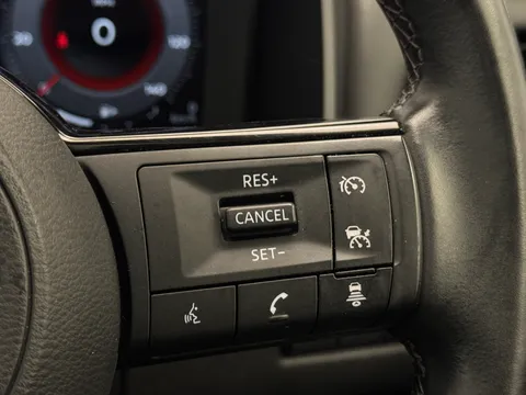 DS72SKD Nissan Qashqai 1.3 DiG-T MH N-Connecta [Glass Roof] 5dr Thumbnail #23