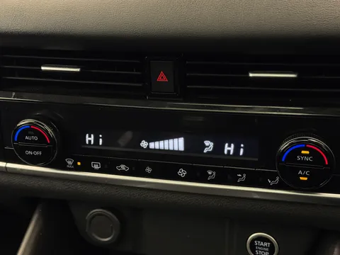 DS72SKD Nissan Qashqai 1.3 DiG-T MH N-Connecta [Glass Roof] 5dr Thumbnail #27