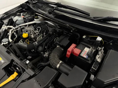 DS72SKD Nissan Qashqai 1.3 DiG-T MH N-Connecta [Glass Roof] 5dr Thumbnail #29