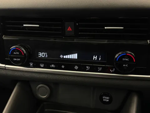BP72OBE Nissan Qashqai 1.5 E-Power N-Connecta [Glass Roof] 5dr Auto Thumbnail #27