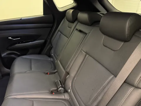 VN74FPJ Hyundai Tucson 1.6T Plug-in Hybrid Ultimate 5dr 4WD Auto Thumbnail #12