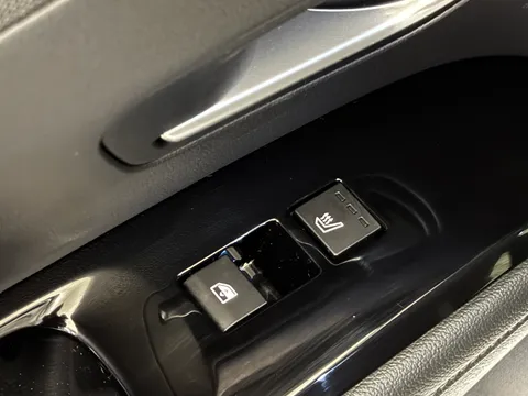 VN74FPJ Hyundai Tucson 1.6T Plug-in Hybrid Ultimate 5dr 4WD Auto Thumbnail #13