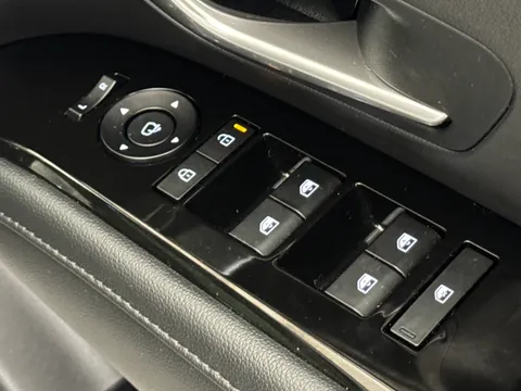 VN74FPJ Hyundai Tucson 1.6T Plug-in Hybrid Ultimate 5dr 4WD Auto Thumbnail #19