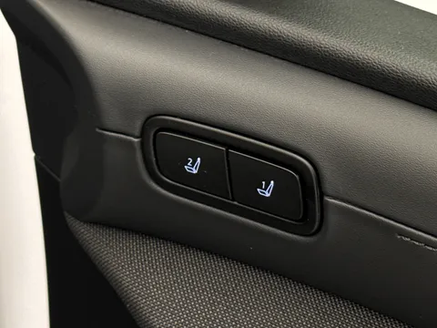 VN74FPJ Hyundai Tucson 1.6T Plug-in Hybrid Ultimate 5dr 4WD Auto Thumbnail #20