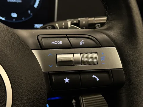 VN74FPJ Hyundai Tucson 1.6T Plug-in Hybrid Ultimate 5dr 4WD Auto Thumbnail #24