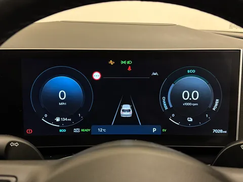 VN74FPJ Hyundai Tucson 1.6T Plug-in Hybrid Ultimate 5dr 4WD Auto Thumbnail #31