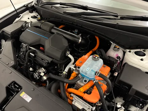 VN74FPJ Hyundai Tucson 1.6T Plug-in Hybrid Ultimate 5dr 4WD Auto Thumbnail #33