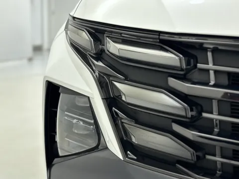 VN74FPJ Hyundai Tucson 1.6T Plug-in Hybrid Ultimate 5dr 4WD Auto Thumbnail #36