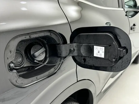 LX70PPK Renault Kadjar 1.3 TCE Iconic 5dr EDC Thumbnail #27