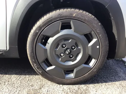 DT25XOW Hyundai Inster 85kW Cross 49kWh 5dr Auto Thumbnail #4