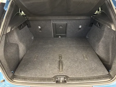 YR72JDJ Volvo XC40 170kW Recharge Plus 69kWh 5dr Auto Thumbnail #31