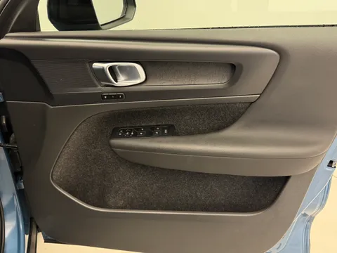 YR72JDJ Volvo XC40 170kW Recharge Plus 69kWh 5dr Auto Thumbnail #18