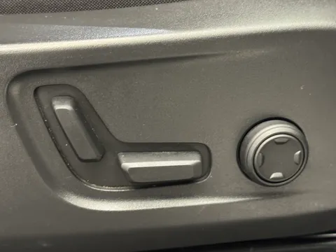 YR72JDJ Volvo XC40 170kW Recharge Plus 69kWh 5dr Auto Thumbnail #20