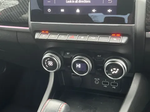 18 of 33 for Renault ARKANA 1.6 E-Tech full hybrid 145 Engineered 5dr Auto