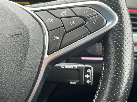 20 of 33 for Renault ARKANA 1.6 E-Tech full hybrid 145 Engineered 5dr Auto