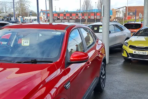 RE22HTO Renault ARKANA 1.6 E-TECH Hybrid 145 Iconic 5dr Auto Thumbnail #24