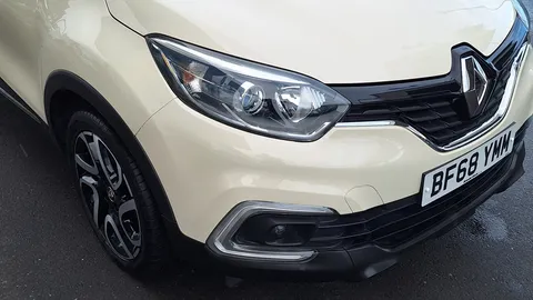 BF68YMM Renault Captur 1.5 dCi 90 Iconic 5dr EDC Thumbnail #2