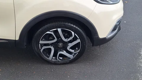 BF68YMM Renault Captur 1.5 dCi 90 Iconic 5dr EDC Thumbnail #3