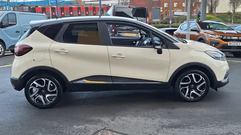 BF68YMM Renault Captur 1.5 dCi 90 Iconic 5dr EDC Thumbnail #4