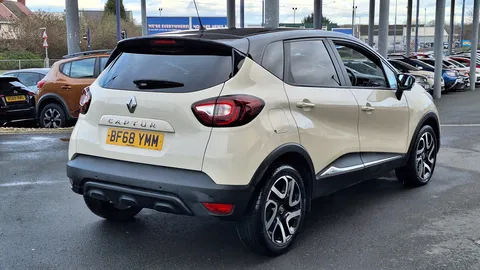 BF68YMM Renault Captur 1.5 dCi 90 Iconic 5dr EDC Thumbnail #6