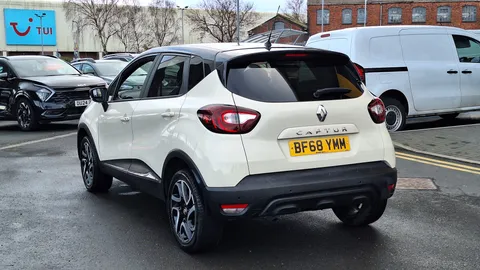 BF68YMM Renault Captur 1.5 dCi 90 Iconic 5dr EDC Thumbnail #8